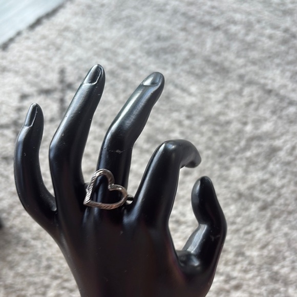 Sterling Silver stamped 925 Heart Ring - heart outline sits at an angle - Picture 3 of 9